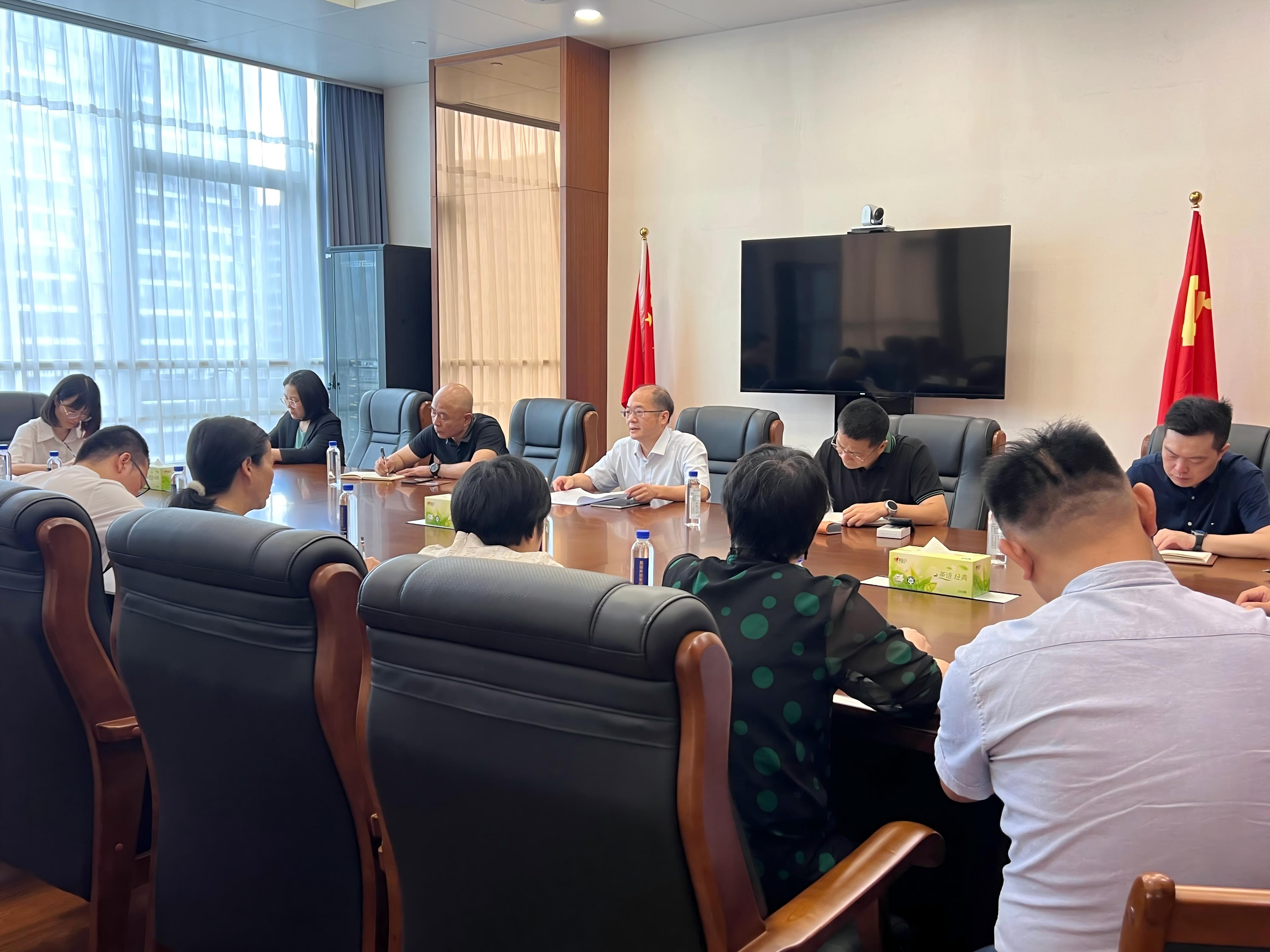 方總專題黨課.jpg